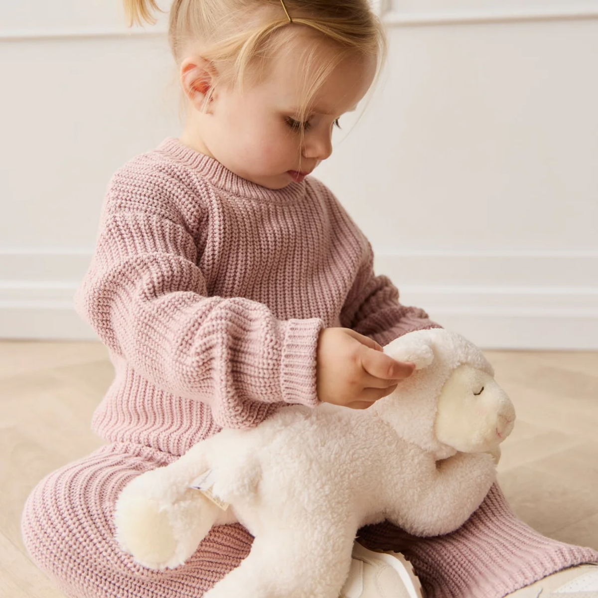 Snuggle Bunnies - Lambie