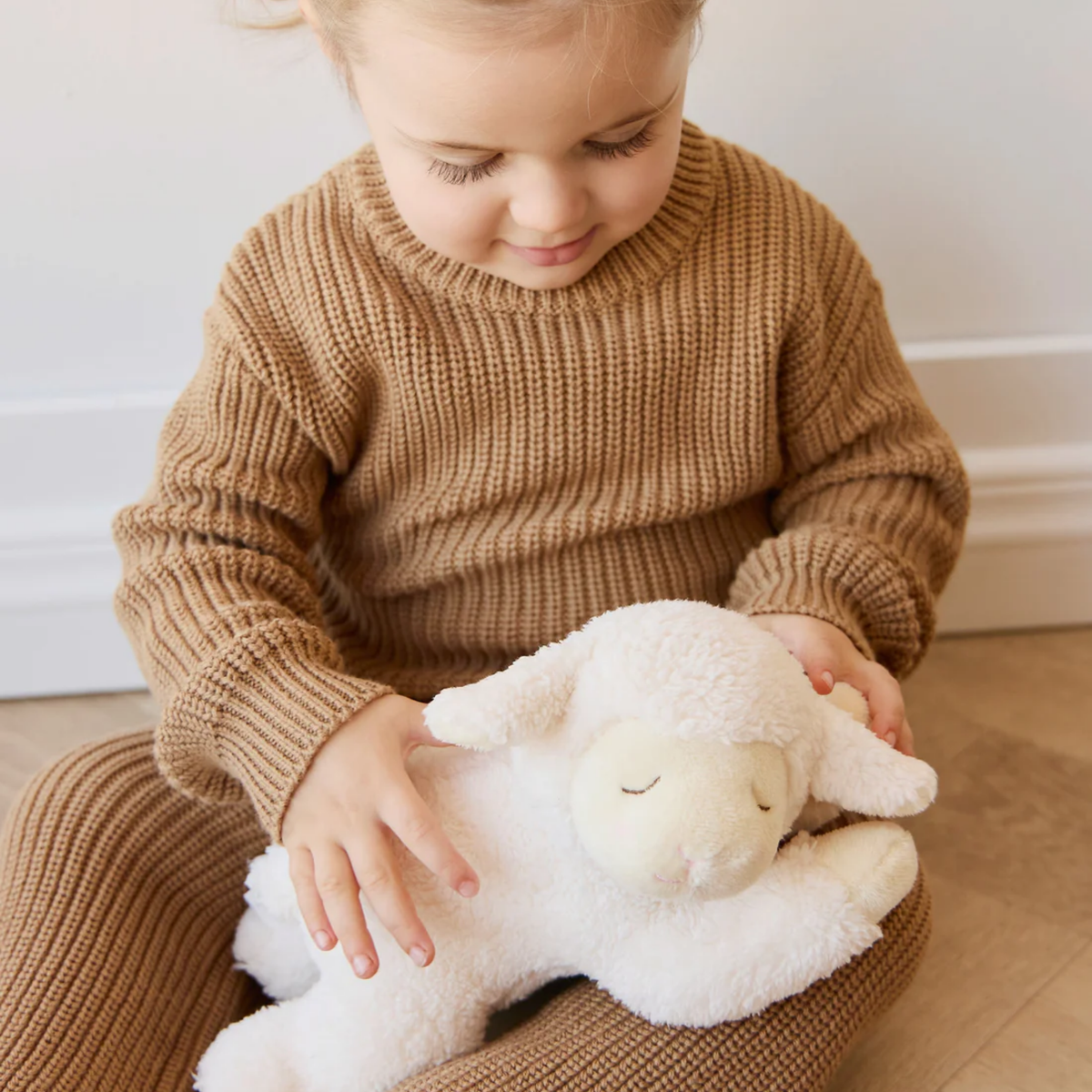 Snuggle Bunnies - Lambie